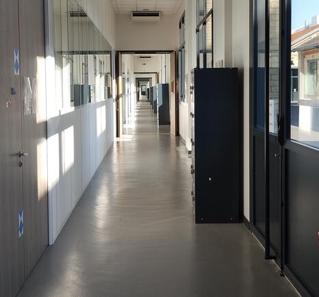 Couloir des ateliers, Aubervilliers - Photo : INP