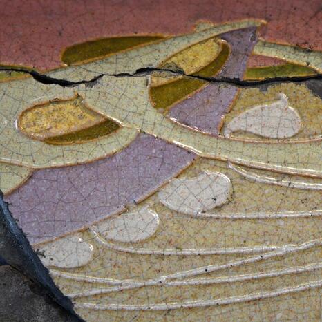 Détail d'un rétrécis de cheminée en lave reconstituée émaillée (Hector Guimard et Eugène Gillet, vers 1901-1907 ; Paris, musée d’Orsay) - Photo : INP