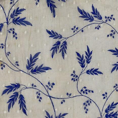 Détail d'une robe d’été en coton brodé et imprimé (1840-1850 ; Palais Galliera, musée de la mode de la Ville de Paris) - Photo : INP