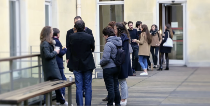 Image extraite de la vidéo : La Fondation Culture & Diversité. (2018, 25 janvier). La Classe préparatoire intégrée à l’Institut national du patrimoine pour les conservateurs [Vidéo]. YouTube. https://www.youtube.com/watch?v=pmwSsRZgEGQ