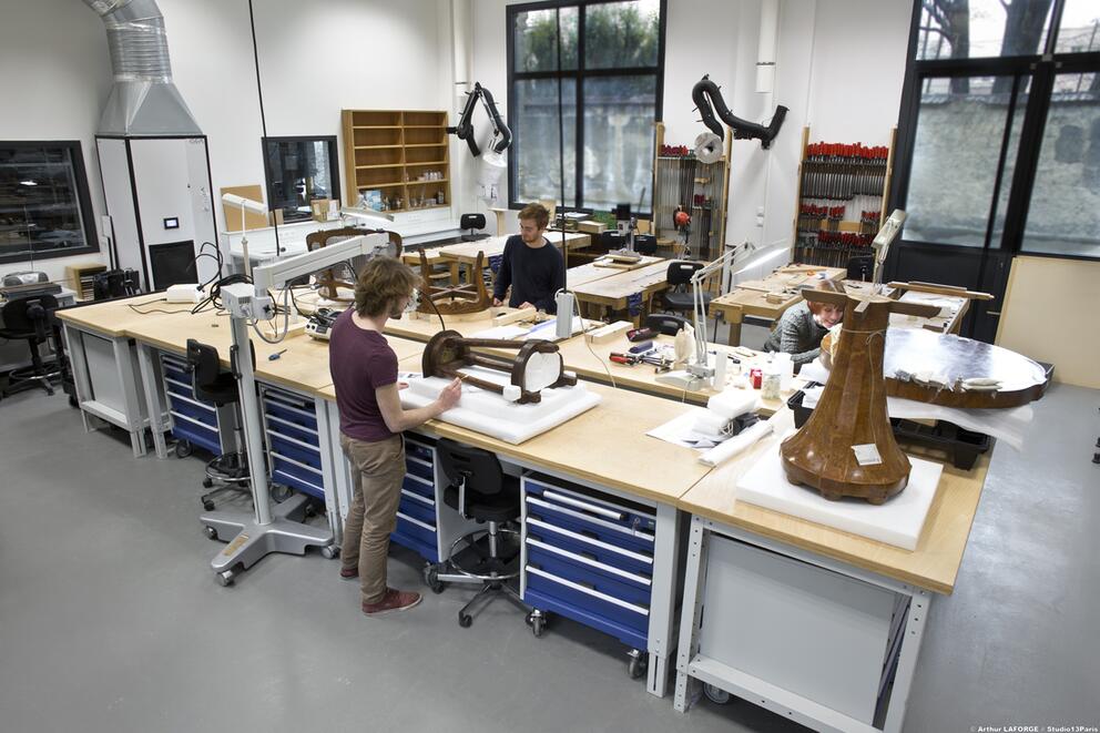 Atelier de restauration du mobilier de l'INP, photo d'Arthur Laforge, 2015