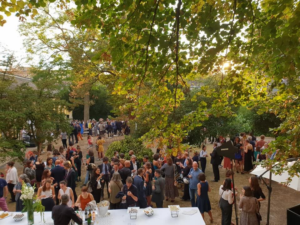 Cocktail donné dans les jardins du mobilier national - Photo : INP