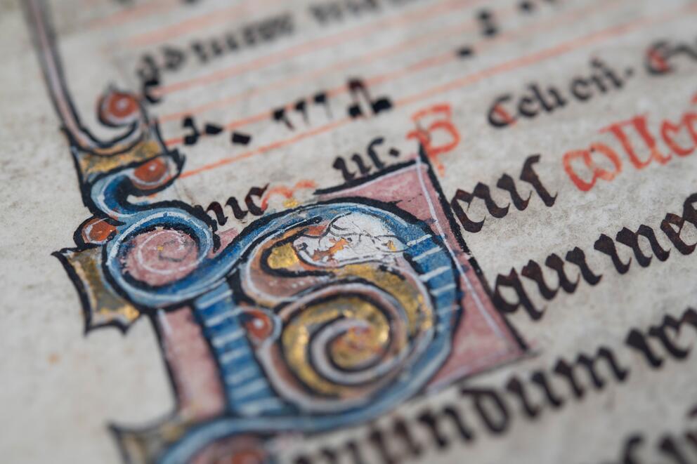 Conservation-restauration de fonds de fragments de manuscrits médiévaux remployés en éléments de reliure, IXe-XVe siècles, œuvres conservées aux Archives nationales de France Pierrefitte-sur-Seine - Photo : INP