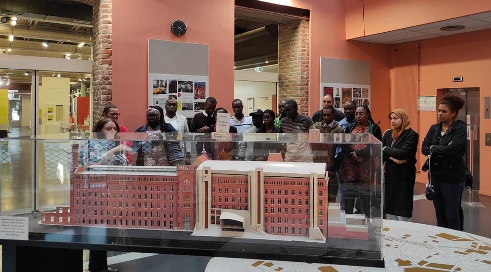 Les participants au STIA 2023 aux archives nationales du monde du travail - Photo : Marina Deleuze / INP