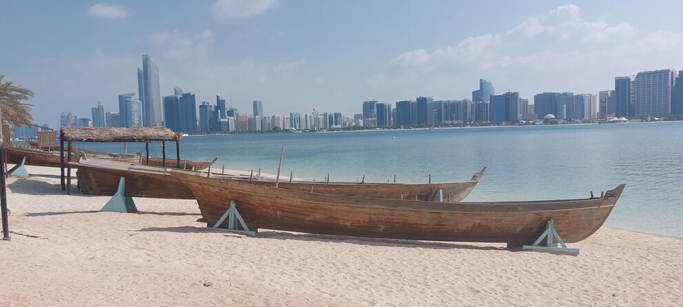 Vue de la corniche d’Abu Dhabi depuis l’Emirates Heritage Village - Photo : Joyce Nassar / INP