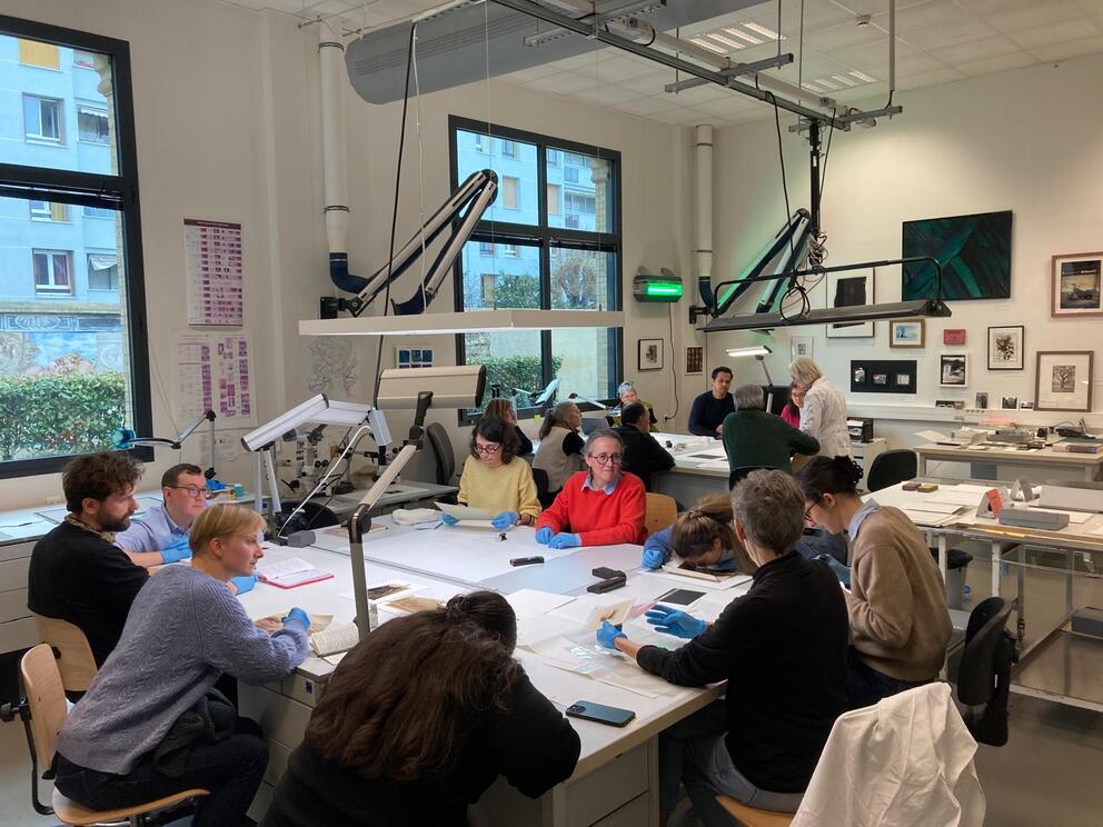 Les participants à la formation sur la conservation-restauration de photographie - Photo : Nathalie Moulin / INP